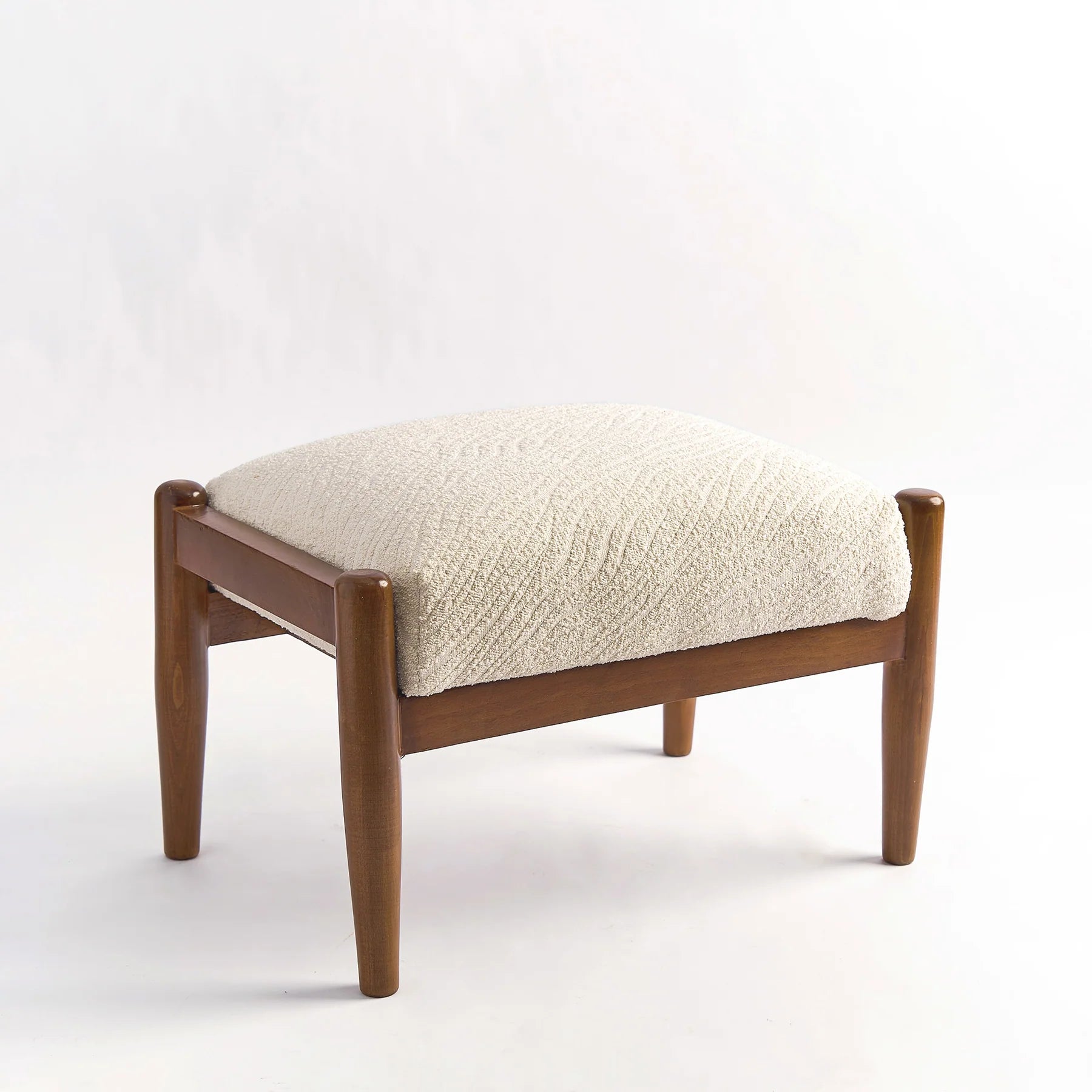 Pouffe 60 cm L x 45 cm W x 40 cm H
